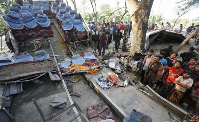 GRAV accident în Bangladesh. Două autobuze de pasageri s-au CIOCNIT frontal