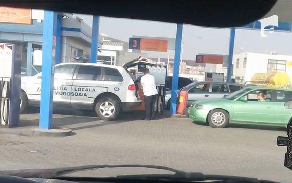 Poliţişti din Mogoşoaia, prinşi la furat de motorină din banii statului. Explicaţia şefului de post, ameţitoare 