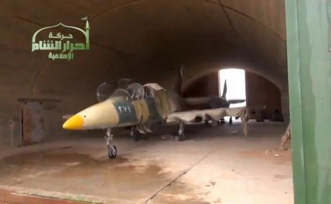 Forţele Aeriene siriene au distrus două avioane capturate de SI
