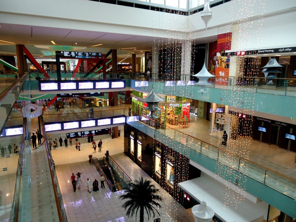 Cel mai mare mall si locul cel mai vizitat din lume!