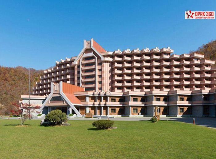 Este cel mai impresionant resort de ski din ţară. Un SINGUR turist a venit până acum aici. Vezi cine este 281306