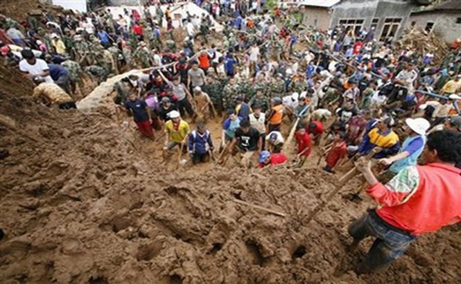 Sri Lanka răvăşită de alunecări de teren. Cel puţin 100 de persoane au murit
