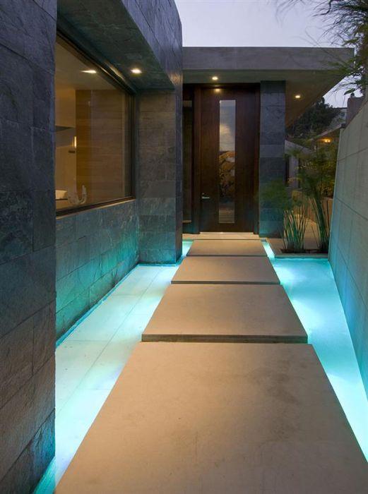 Cum arată "vizuina" bărbaţilor singuri, dar plini de bani. "Preţul este MODIC pentru ce îţi oferă această casă" 281499