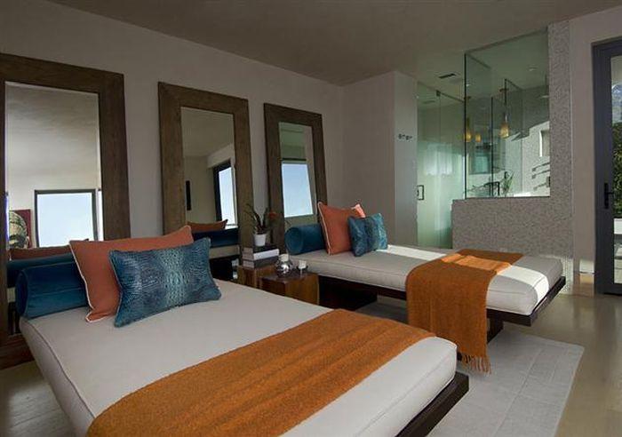 Cum arată "vizuina" bărbaţilor singuri, dar plini de bani. "Preţul este MODIC pentru ce îţi oferă această casă" 281500