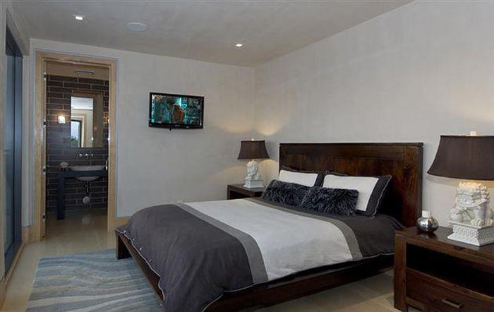 Cum arată "vizuina" bărbaţilor singuri, dar plini de bani. "Preţul este MODIC pentru ce îţi oferă această casă" 281501