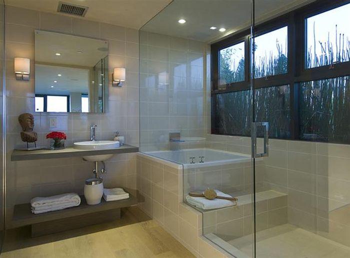 Cum arată "vizuina" bărbaţilor singuri, dar plini de bani. "Preţul este MODIC pentru ce îţi oferă această casă" 281502