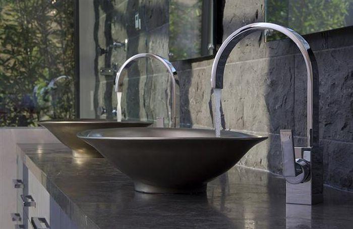 Cum arată "vizuina" bărbaţilor singuri, dar plini de bani. "Preţul este MODIC pentru ce îţi oferă această casă" 281505