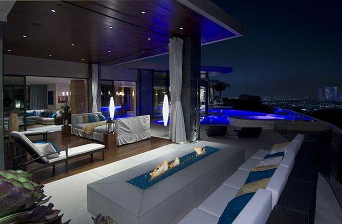 Cum arată "vizuina" bărbaţilor singuri, dar plini de bani. "Preţul este MODIC pentru ce îţi oferă această casă" 281513