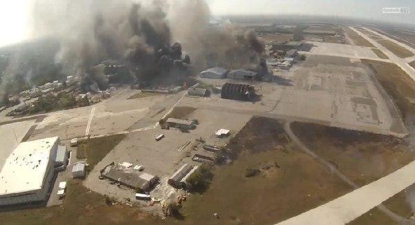 Intense schimburi de focuri în zona aeroportului din Doneţk