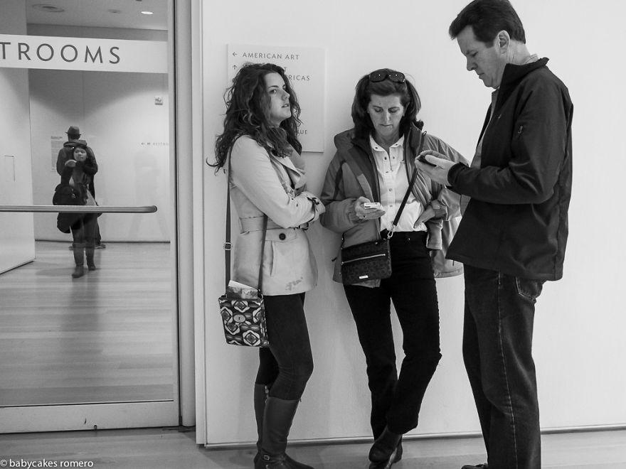 Moartea conversaţiei. Telefonul mobil, obsesia care ne distruge relaţiile 281521