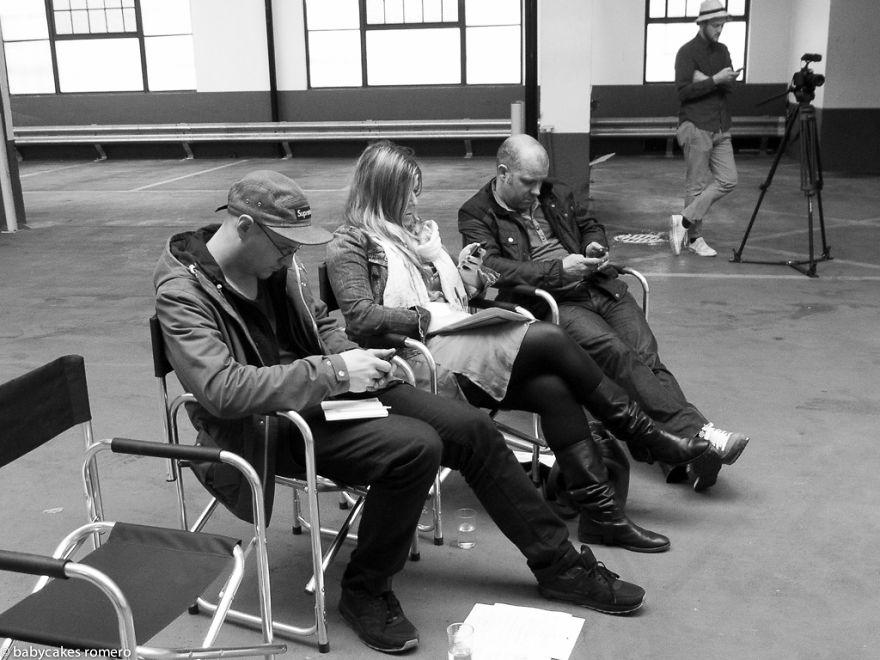 Moartea conversaţiei. Telefonul mobil, obsesia care ne distruge relaţiile 281523