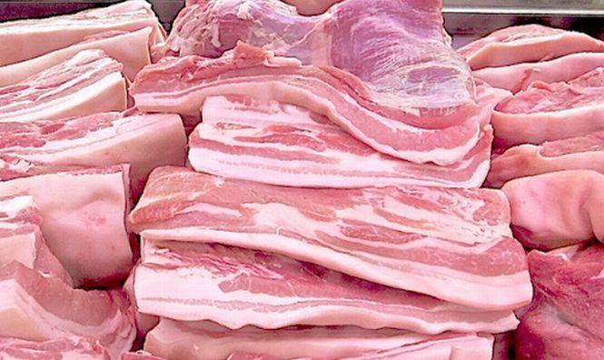 Carnea de porc, mai ieftină de sărbători. Preţurile, mai mici cu 5%