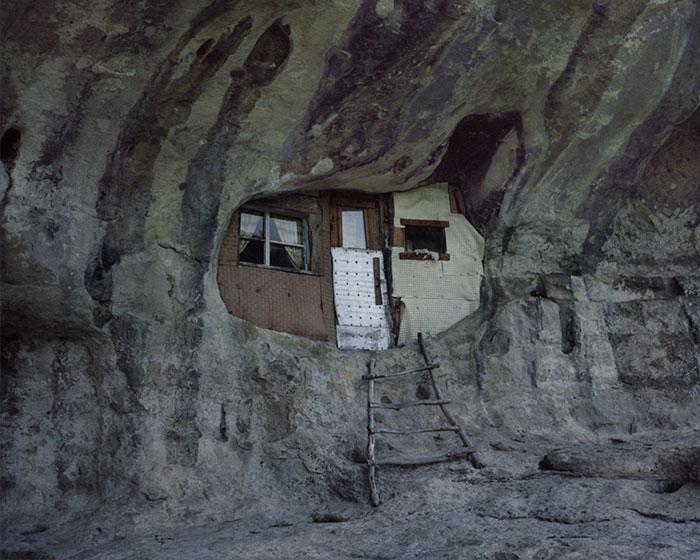 Erau bancheri şi aveau în conturi sute de mii de euro, dar au renunţat la TOT, iar acum trăiesc în pădure. Întoarcerea la NATURĂ 281914