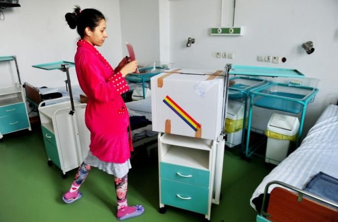Pacienţi din Spitalele Floreasca, Elias şi Universitar au votat cu urna mobilă