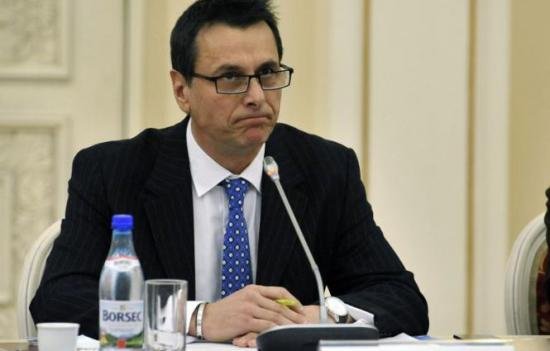 Ministrul Stanoevici: Dorinţa Guvernului de a evita fraudele a dus la formarea cozilor în străinătate