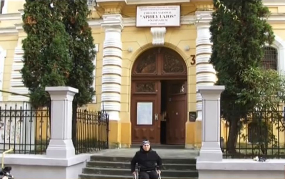 Un braşovean imobilizat în scaunul cu rotile, UMILIT la secţia de votare