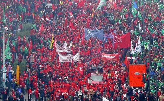 Belgia. Zecii de mii de oameni au ieşit să protesteze împotriva măsurilor de austeritate (VIDEO)