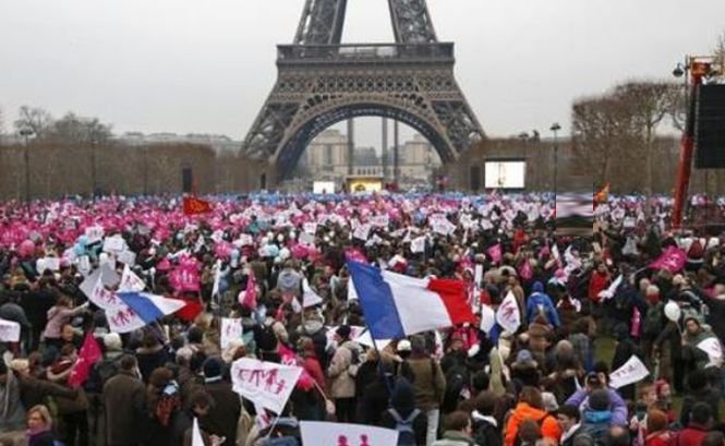 Peste 1.000 de elevi au ieşit din nou în stradă la Paris, după ce un militant pentru apărarea mediului a fost ucis