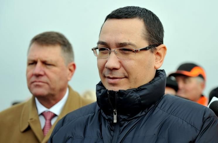 SONDAJ CSCI: Victor Ponta câştigă turul II la diferenţă de 10 procente faţă de Klaus Iohannis