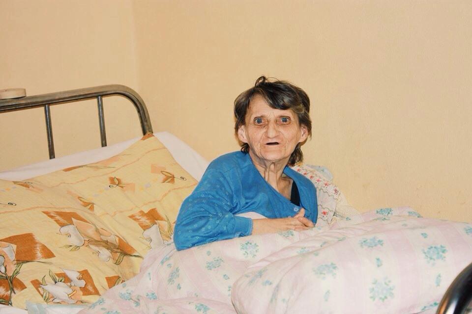 Când ÎNGERII trăiesc printre oameni. Povestea IMPRESIONANTĂ a familiei care are grijă de BĂTRÂNII NIMĂNUI 283008