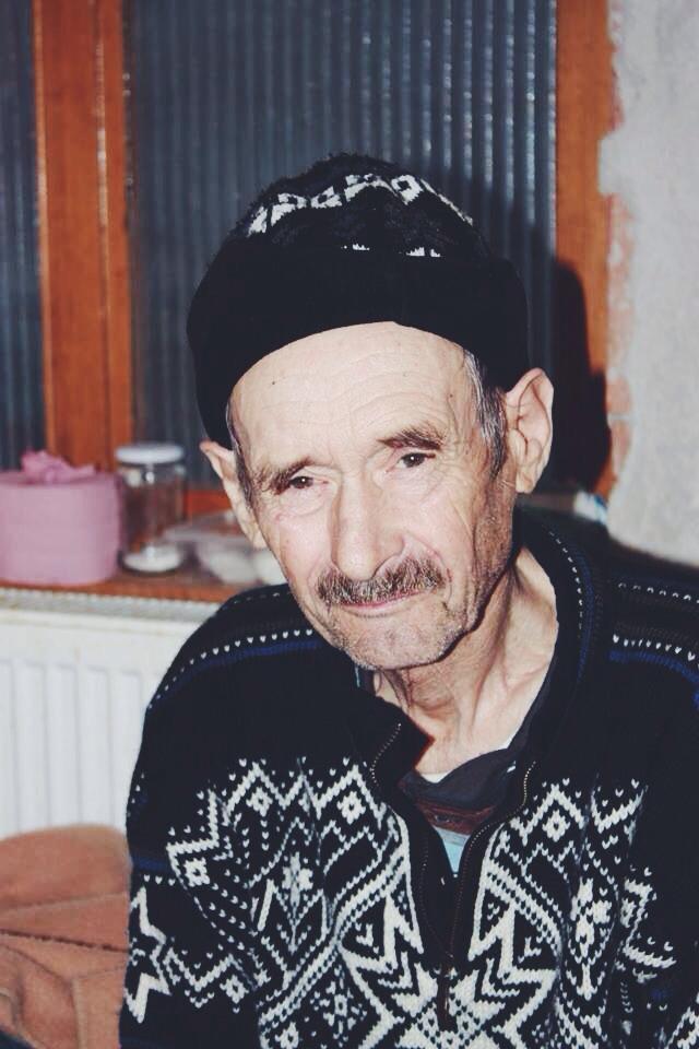 Când ÎNGERII trăiesc printre oameni. Povestea IMPRESIONANTĂ a familiei care are grijă de BĂTRÂNII NIMĂNUI 283011