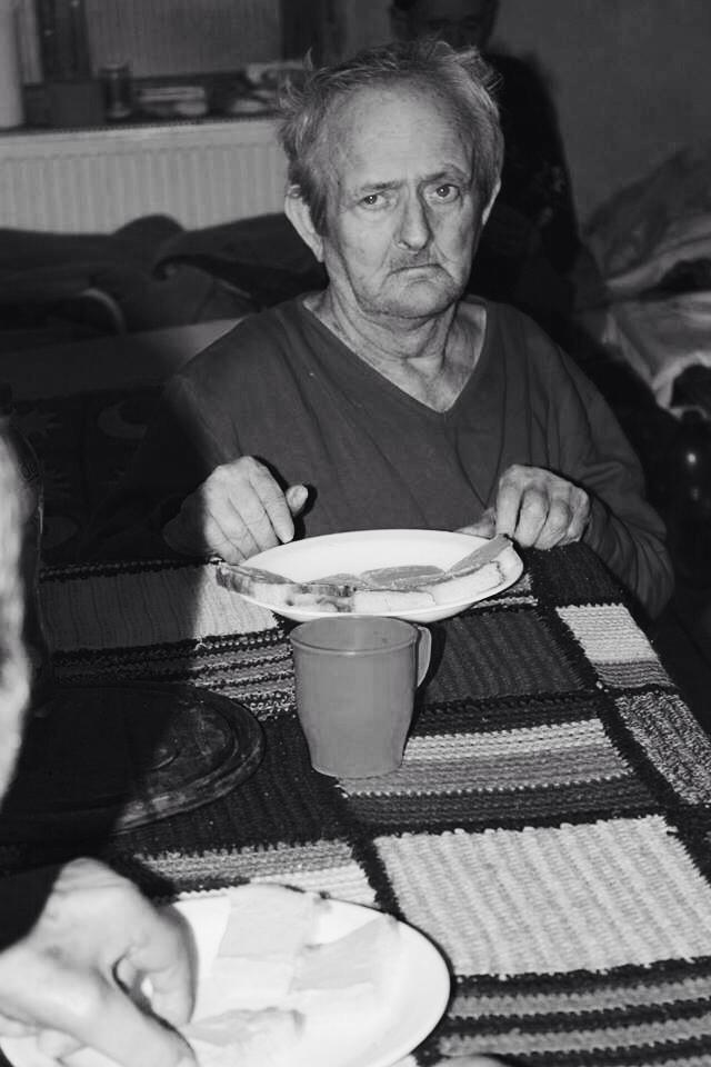 Când ÎNGERII trăiesc printre oameni. Povestea IMPRESIONANTĂ a familiei care are grijă de BĂTRÂNII NIMĂNUI 283012