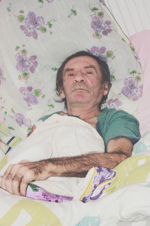 Când ÎNGERII trăiesc printre oameni. Povestea IMPRESIONANTĂ a familiei care are grijă de BĂTRÂNII NIMĂNUI 283024