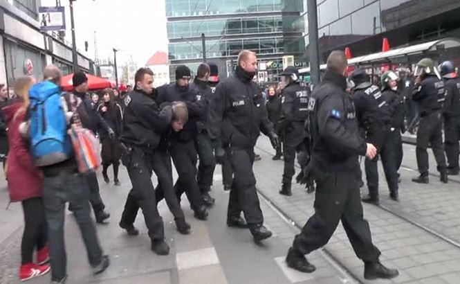 Ciocniri violente pe străzile din Berlin. Radicalii de dreapta s-au încăierat cu activiştii de stânga