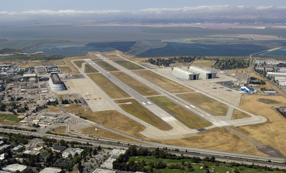 Google a închiriat un aerodrom al NASA pentru următorii 60 de ani