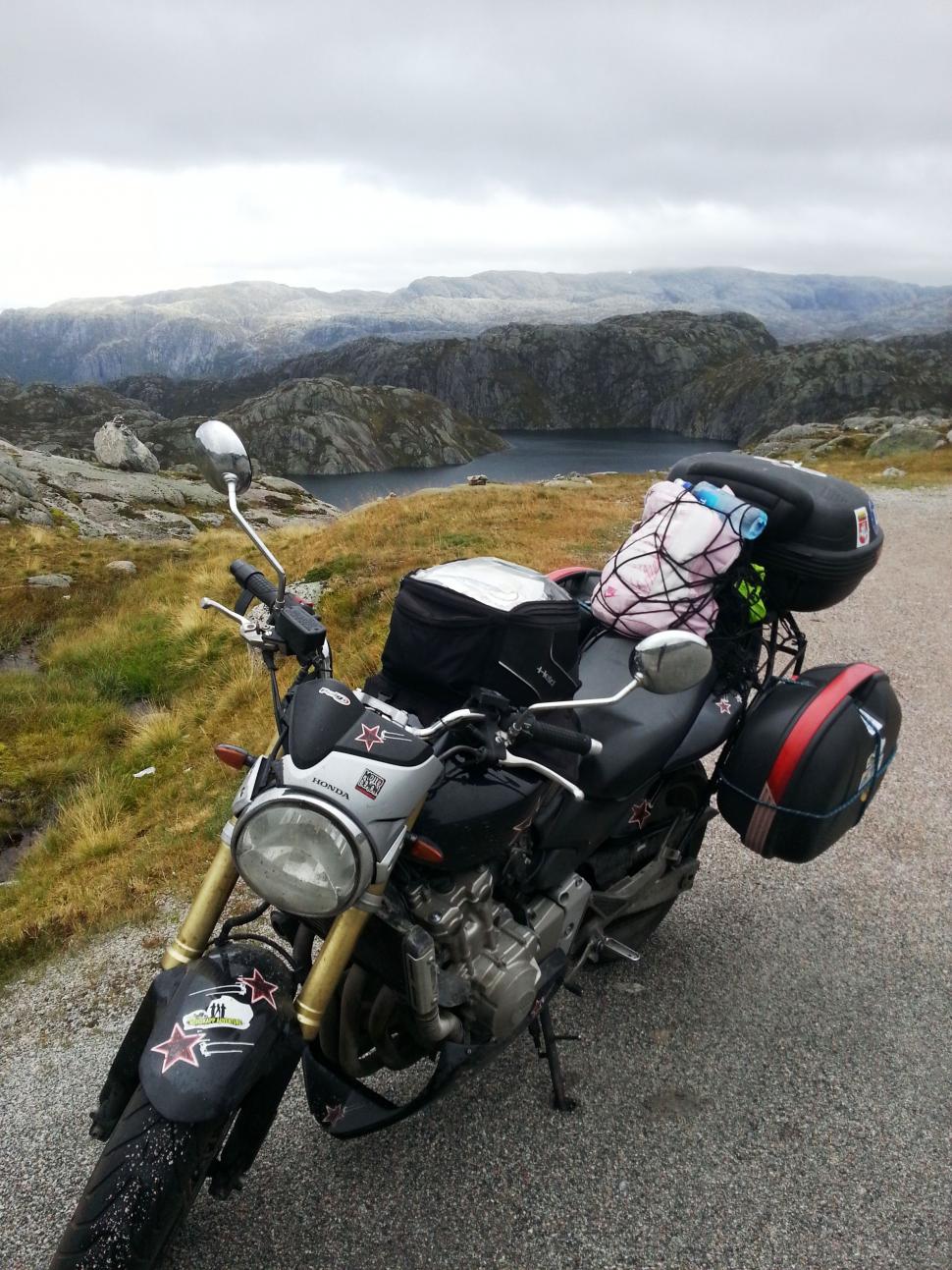 "Roxynel", prima femeie din România care a ajuns SINGURĂ, pe motocicletă, în cel mai nordic punct al Europei, Nordkapp 283426