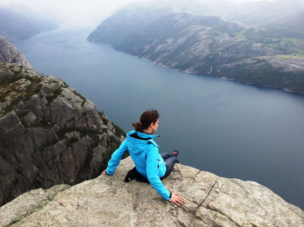 "Roxynel", prima femeie din România care a ajuns SINGURĂ, pe motocicletă, în cel mai nordic punct al Europei, Nordkapp 283427