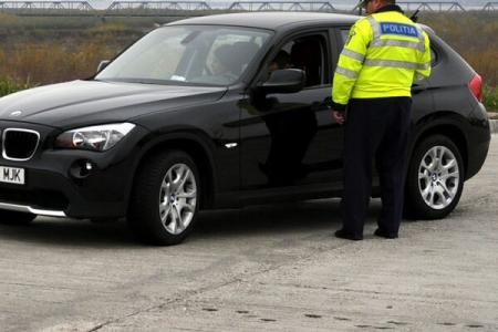 Amendă URIAŞĂ primită de un şofer care circula pe Autostrada Transilvania. De ce a fost oprit de poliţişti