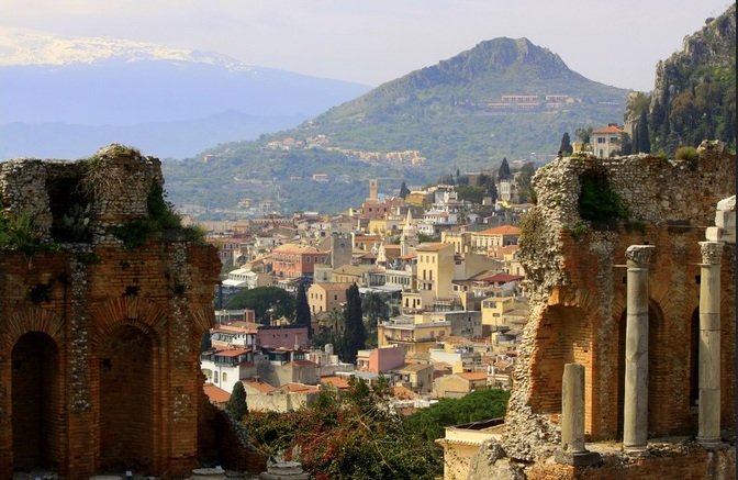 Intampina Noul An intr-un mod pitoresc in Taormina