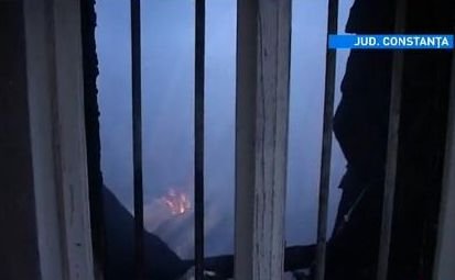 Un incendiu puternic din Constanţa a lăsat 6 familii fără case