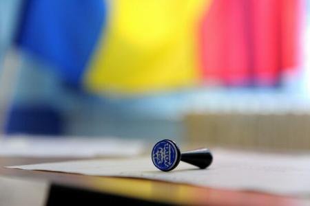 Almost 380.000 Romanians from abroad voted in presidential runoff 