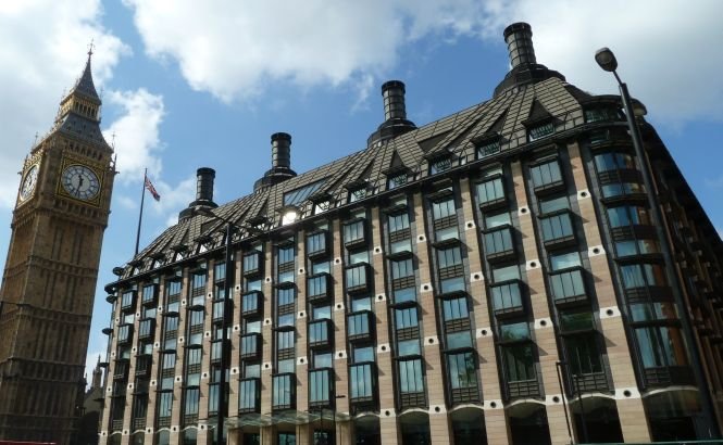 O parte a Parlamentului britanic a fost evacuată de urgenţă
