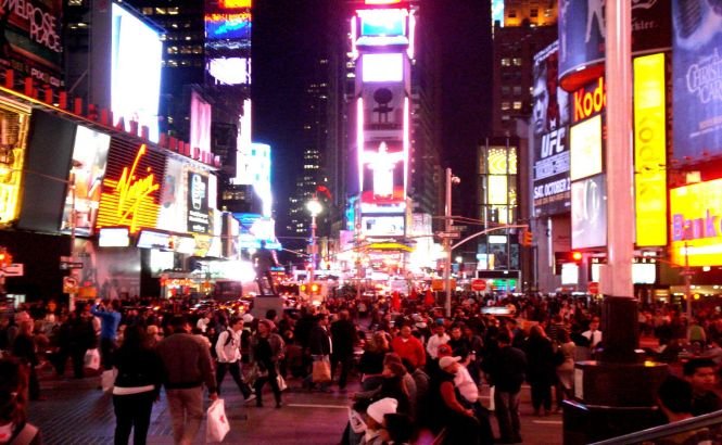 Cel mai mare panou publicitar din lume va fi inaugurat diseară, în Times Square