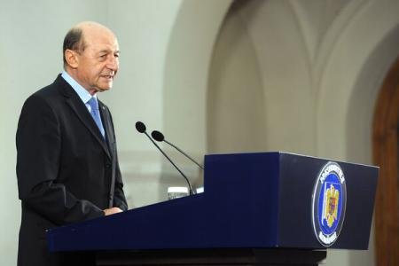 President Basescu congratulates Iohannis on presidential election win 