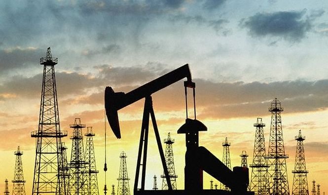 Rusia ar putea intra în recesiune în 2015, în cazul în care  preţul petrolului coboară sub 60 dolari pe baril 