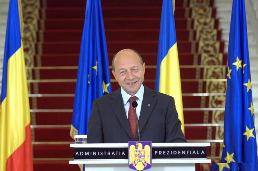 Traian Băsescu a semnat numirile lui Mihnea Motoc şi Hegedüs Csilla la Externe şi Cultură