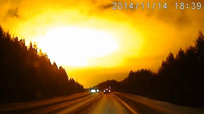 OZN sau meteorit GIGANT? Cerul întunecat al Rusiei a fost luminat de o minge de foc. Specialiştii şi oficialii nu au nicio explicaţie (VIDEO)