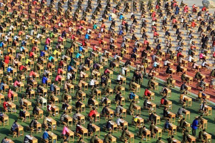 De ce a ajuns China a doua PUTERE MONDIALĂ. Cum îşi dau elevii examenele 284697