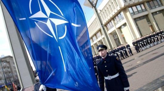 Parlamentul Ucrainei relansează politicile în vederea aderării la NATO