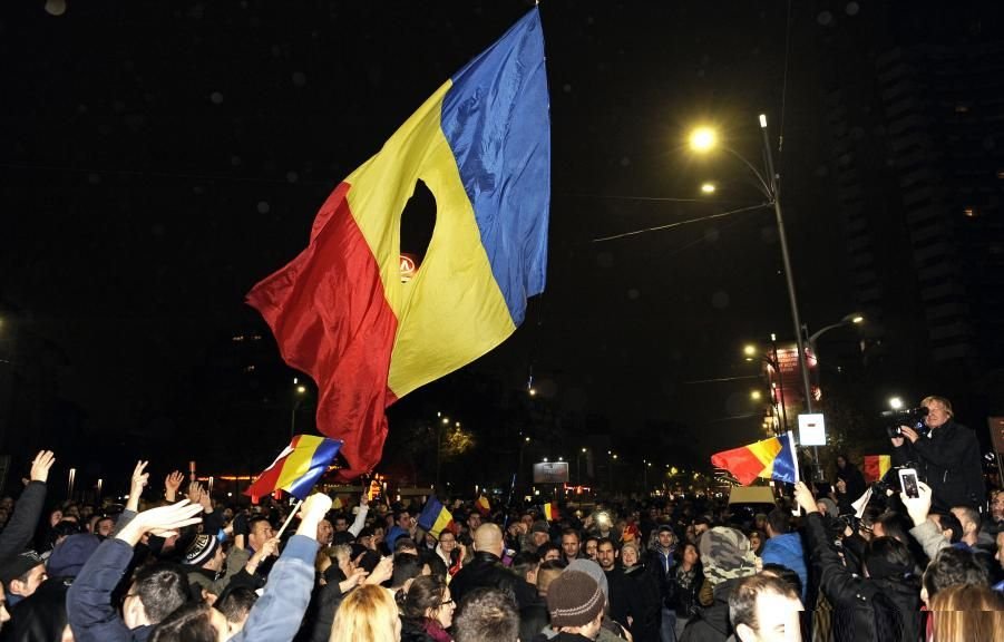 SONDAJUL care arată ce cred românii despre DIRECŢIA în care merge ţara, după prezidenţiale