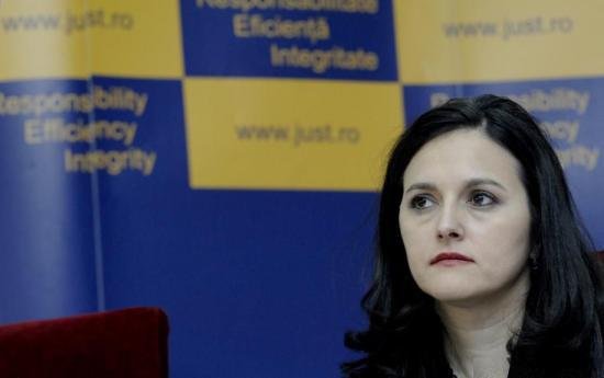 Alina Bica a fost suspendată din magistratură. Traian Băsescu a semnat decretul de demitere a acesteia de la şefia DIICOT