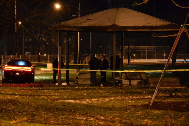 Un copil de 12 ani a fost împuşcat de poliţiştii americani, după ce a scos un pistol cu bile