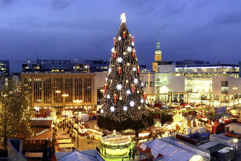 Cel mai mare brad de Crăciun din lume se va ridica în Germania. Are 45 de metri înălţime şi va fi împodobit cu 48.000 de beculeţe