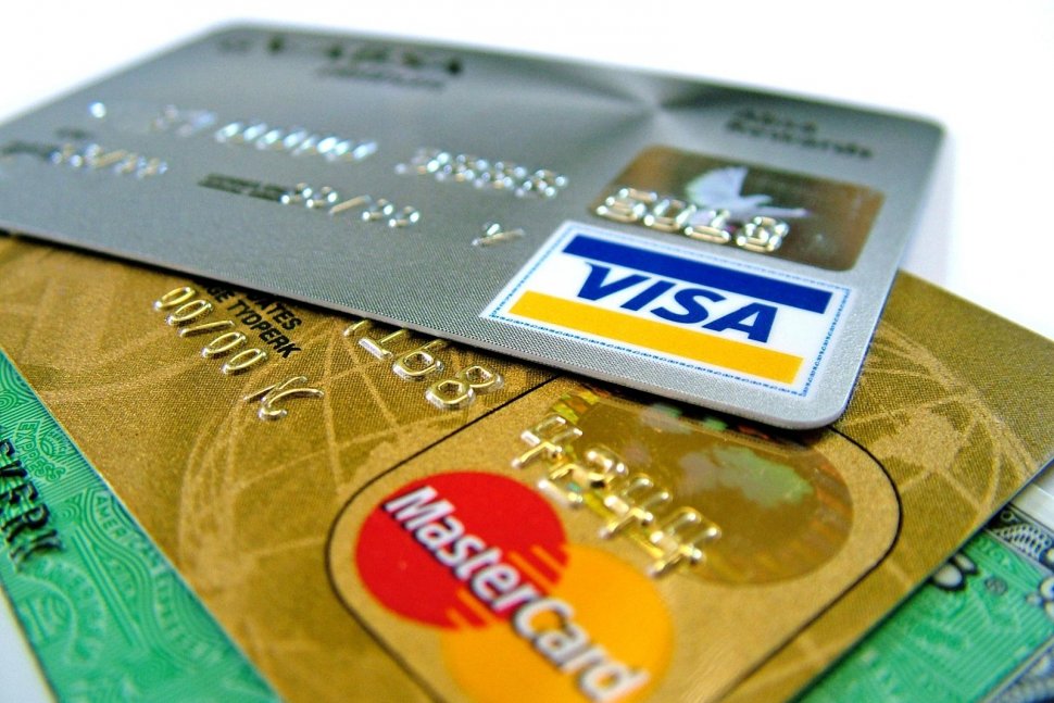 Cum să vă protejaţi cardul de credit la cumpărăturile online. 5 sfaturi care te pot scuti de multe neplăceri