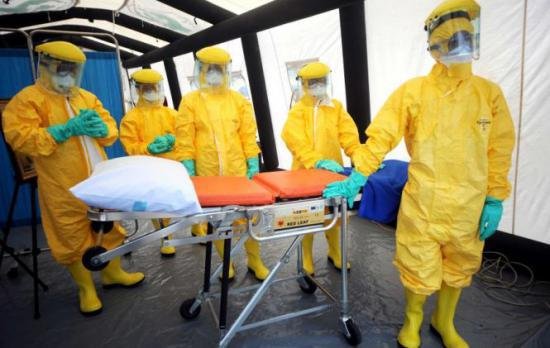 Comisia Europeană cere statelor UE mobilizarea a 5.000 de medici pentru combaterea epidemiei de Ebola