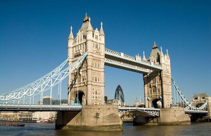 Cum şi-au bătut joc englezii de unul din simbolurile Londrei: "Era mort de BEAT" 285288